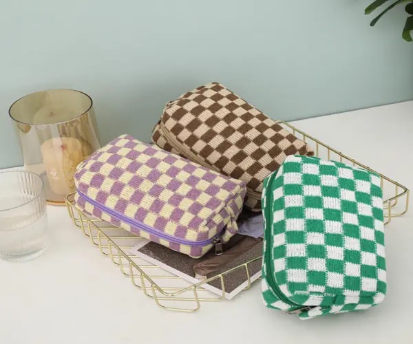 monogrammed-makeup-bag