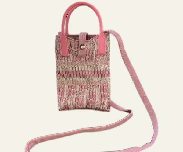 knitted-phone-bag