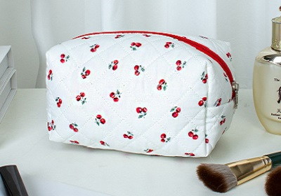 Uses and Advantages of Polyester Cosmetic Bags
